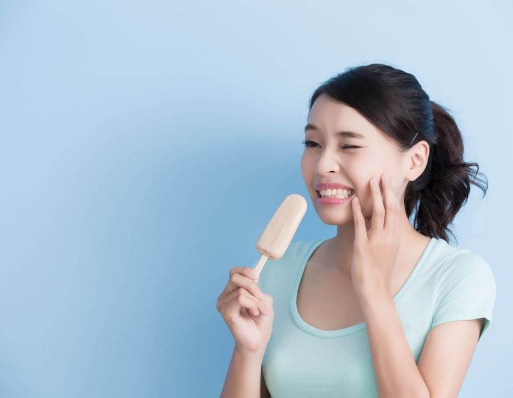 Sensibilidade nos dentes pode ser retração gengival | StudioUno Odontologia Brasília DF